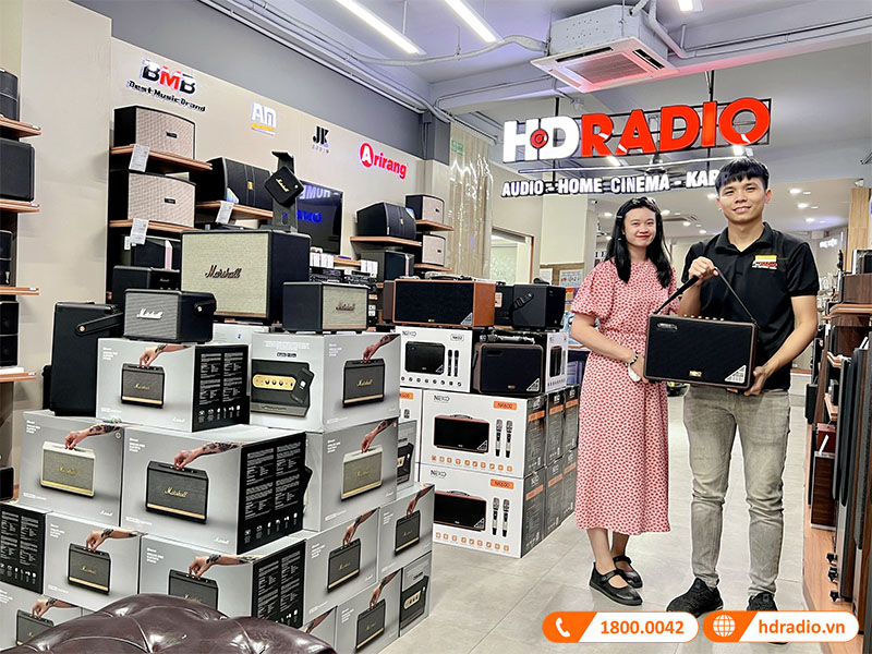 khách hàng mua loa Neko NK02 tại cửa hàng HDRADIO