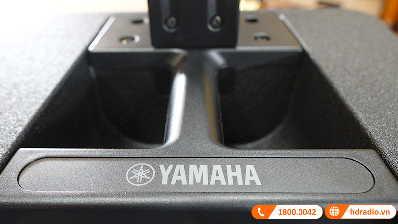 Cận cảnh tay xách loa Yamaha Stagepas 1K