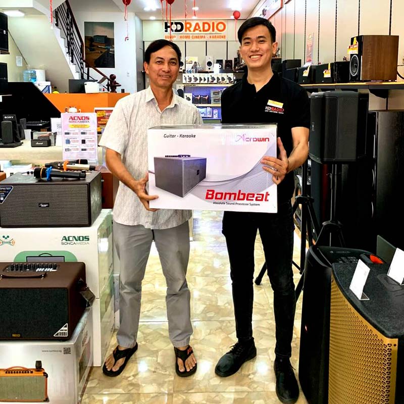 Khách hàng mua loa Acrowin SA500 tại HDRADIO